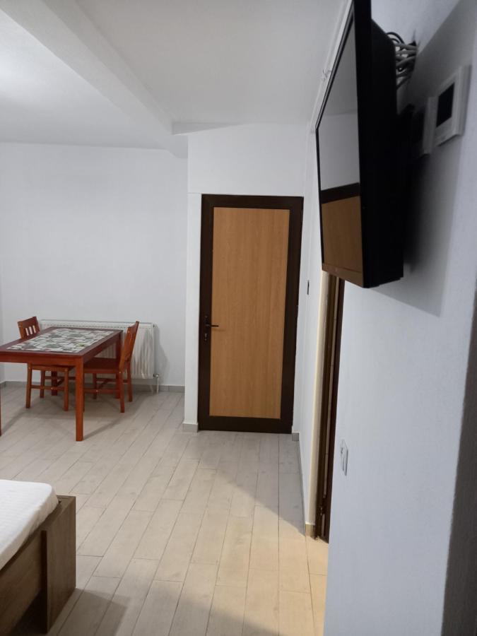 Cazare Centrum Curtea de Argeş Buitenkant foto